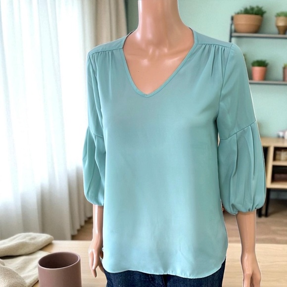 Pink Rose Sage Green V-Neck Balloon 3/4 Sleeves Blouse - Picture 5 of 13